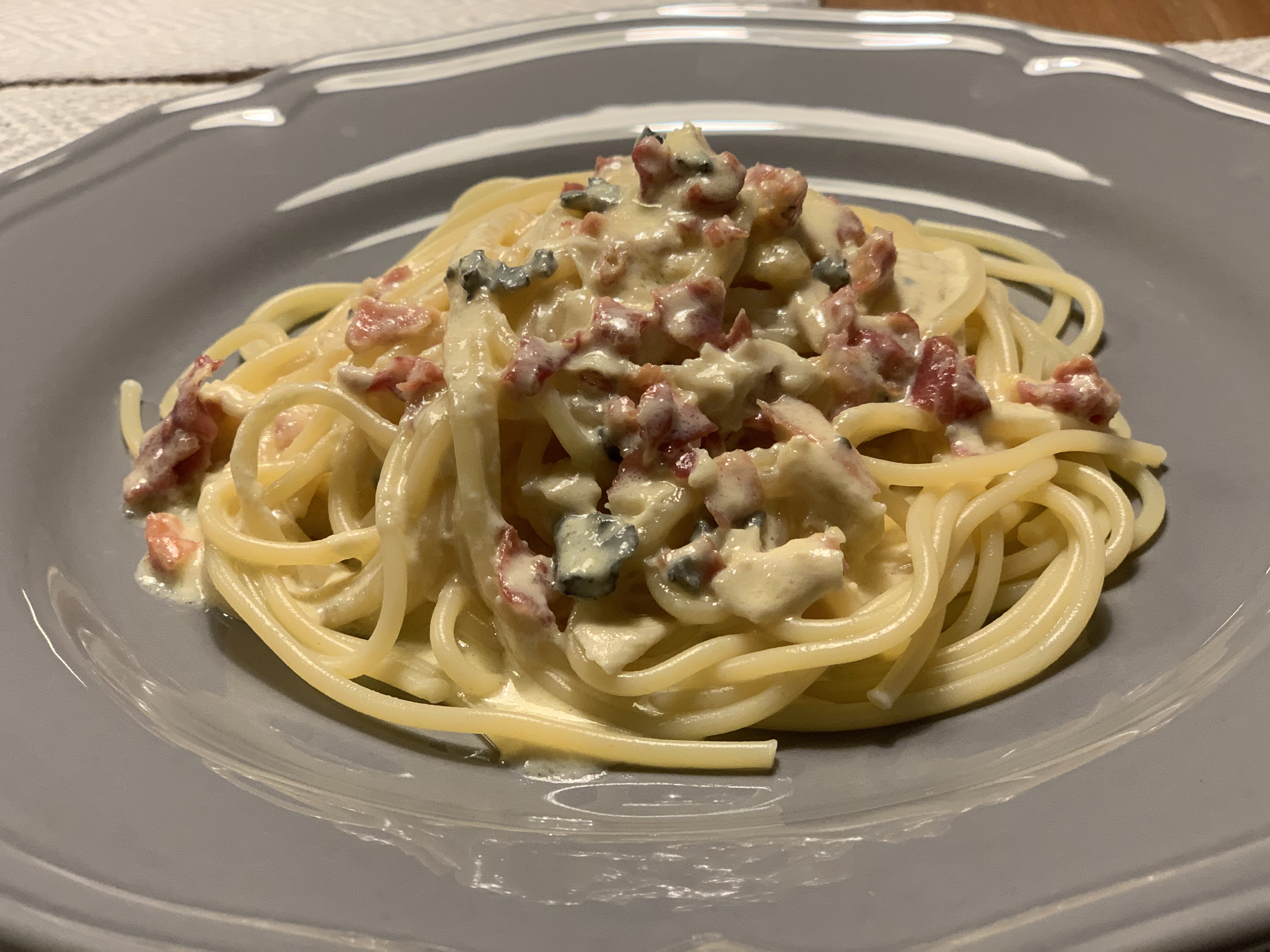 Spaghetti mit Blauschimmelkäse und Serrano-Schinken - Muddis kochen