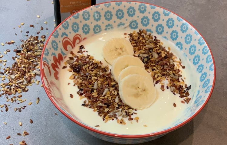 Bananen-Joghurt mit Energiemix Granatapfel-Aronia – Muddis kochen