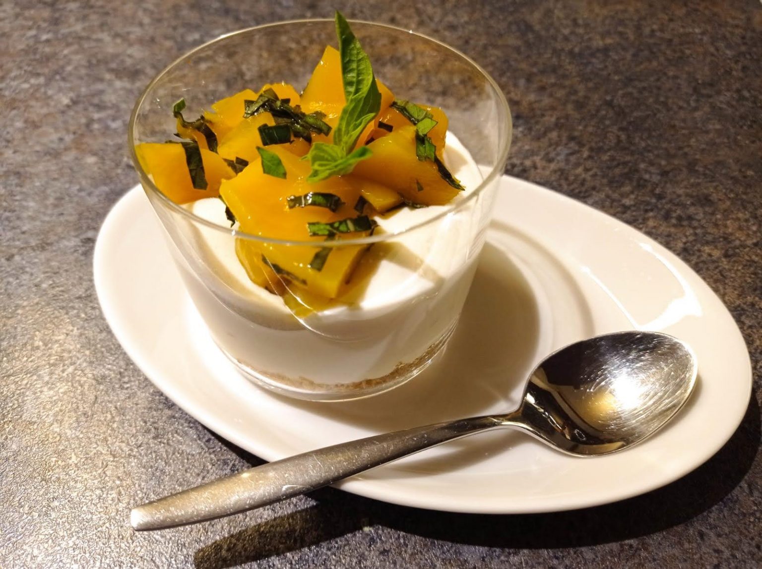 Mango-Limetten-Creme mit Thai Basilikum - Muddis kochen